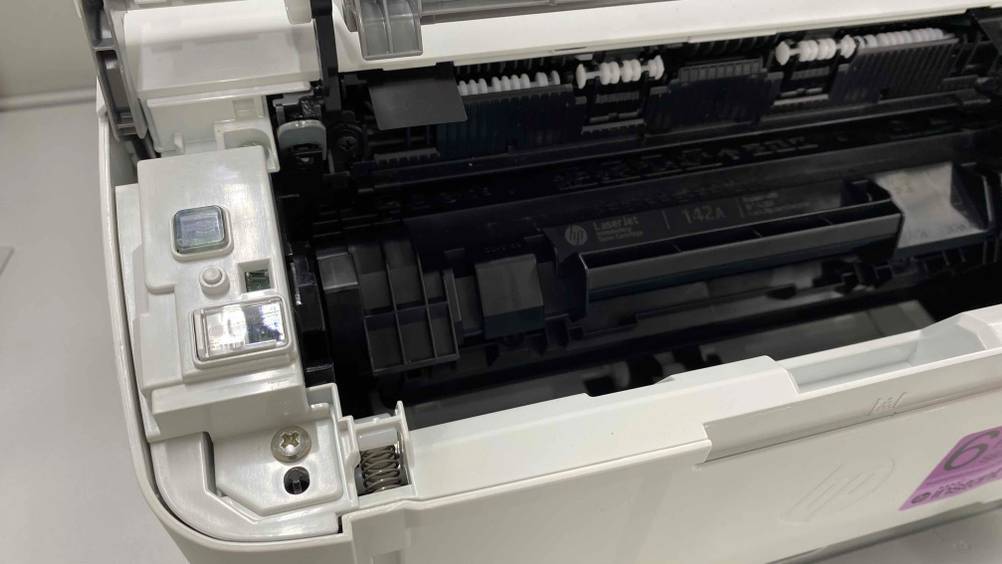 Detailansicht des Toners eines getesteten Laserdruckers.