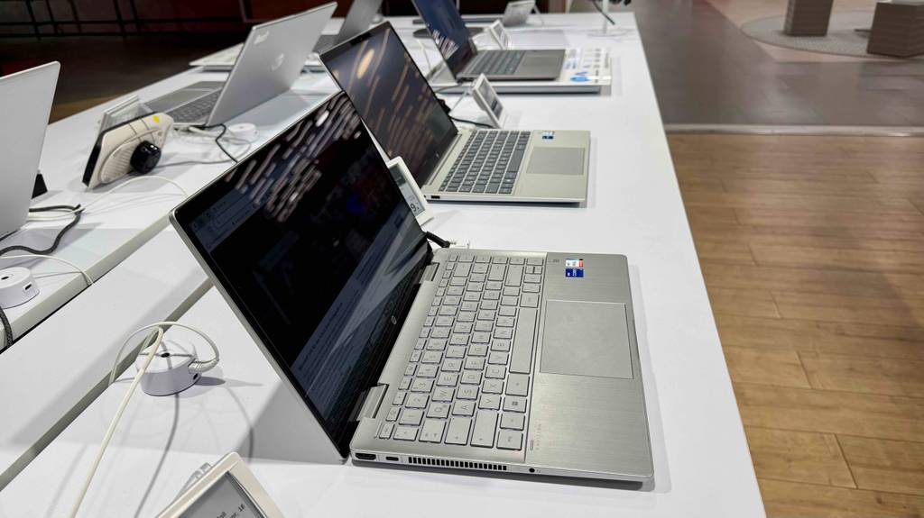 Seitenansicht von einem HP Pavilion PC im Test.