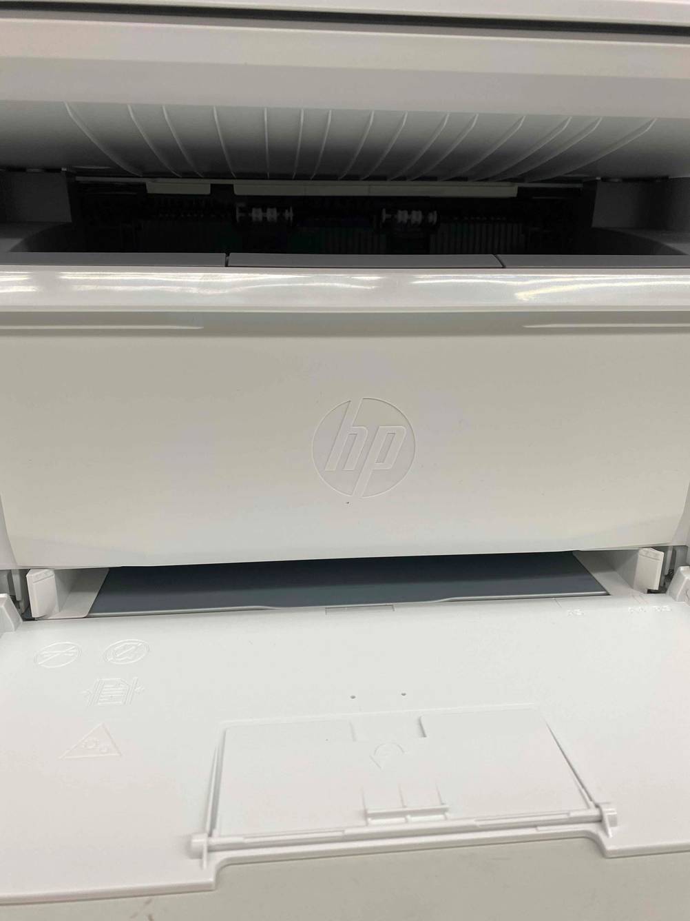 WLAN Drucker im Test: Detailansicht der Papierausgabe.