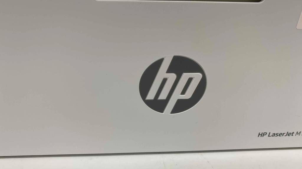 Typenbezeichnung eines getesteten HP WLAN Druckers in Detailansicht.