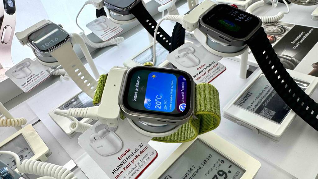 Auf einer getesteten China-Smartwatch wird die Temperatur angezeigt.