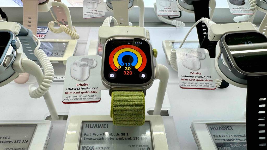 Frontansicht einer China-Smartwatch im Test.