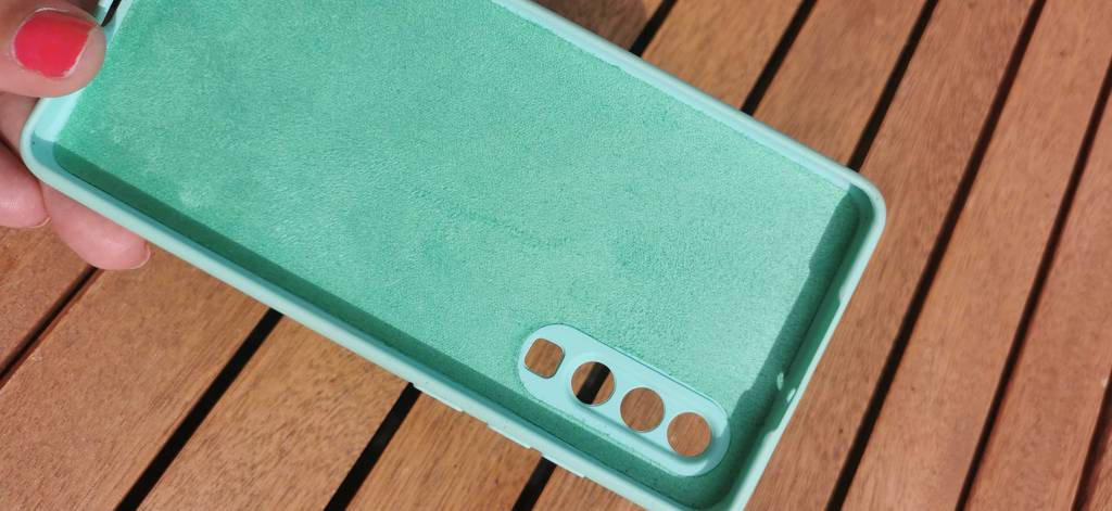 Innenraum von einer türkisen huawei-p30-huelle