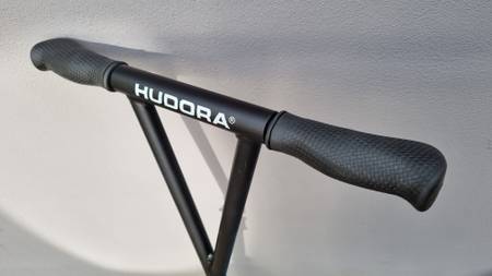 Detailansicht des Lenkers eines Cityrollers