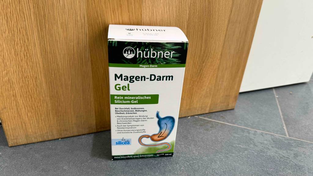Darmreiniger im Test: Auf der Vorderseite der Verpackung stehen Informationen zum Inhalt und zur Verwendung.