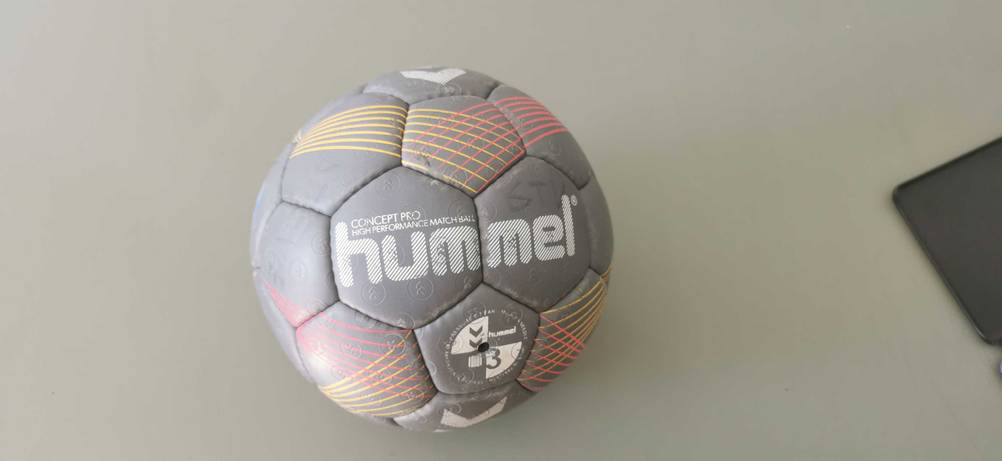 Handball-Test: Frontansicht eines Handballs von Hummel.