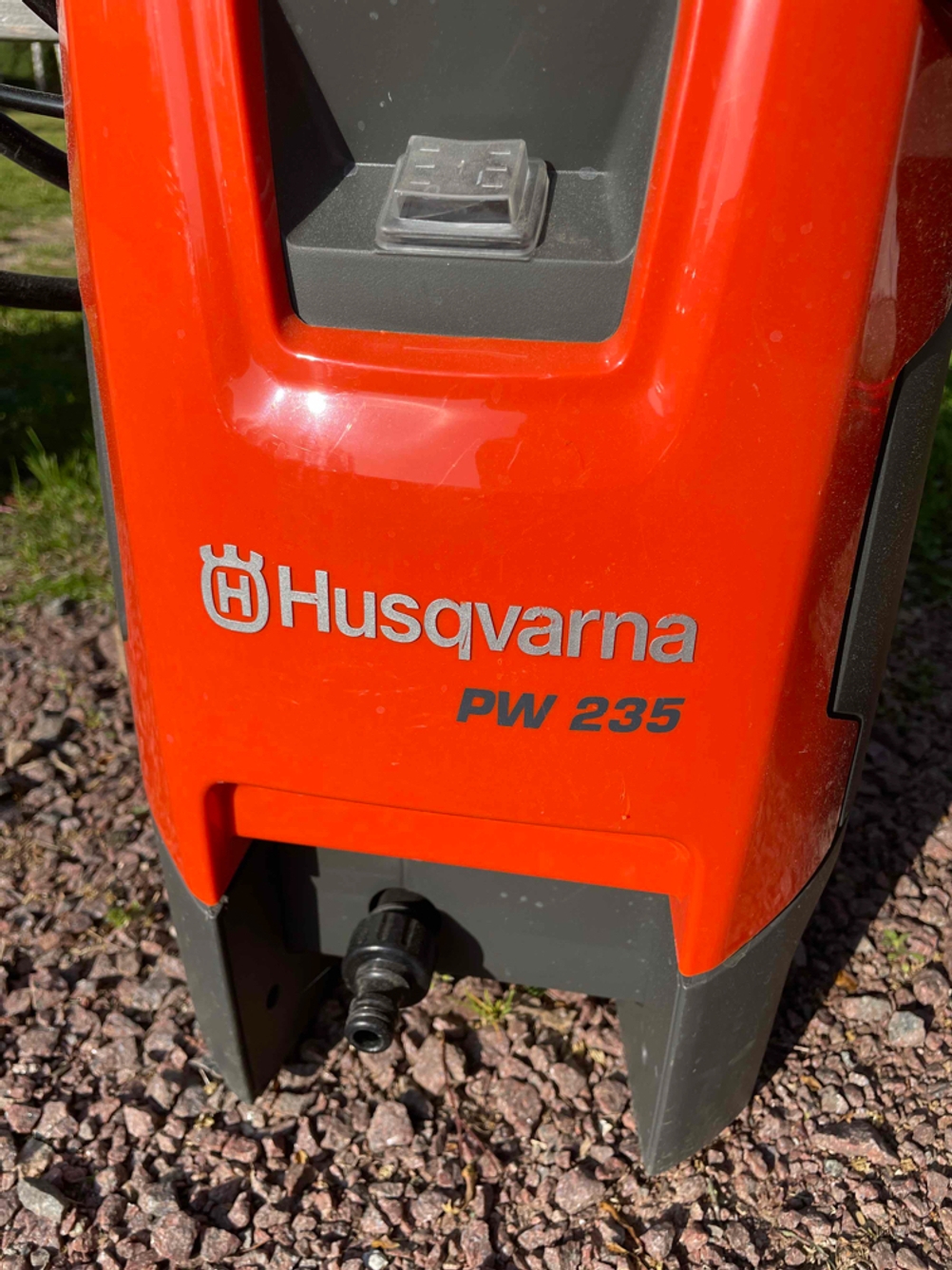 Nahaufnahme eines getesteten Hochdruckreinigers von Husqvarna.