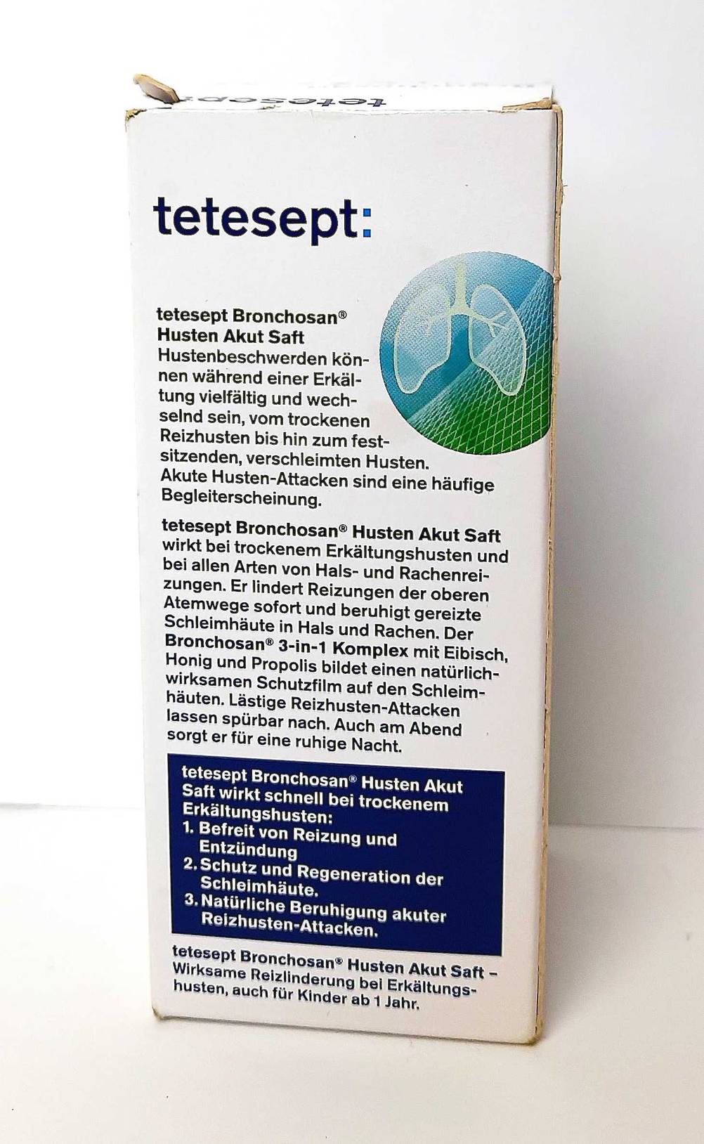 Rückseite der Verpackung des Hustenstiller im Test vor einer hellen Fläche.