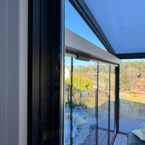 Das Fenster nach der Reinigung durch den Hutt DDC55