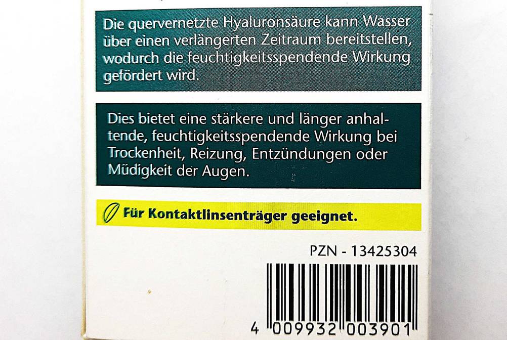 Hyaluron-Augentropfen im Test: Nahaufnahme der Rückseite der Verpackung mit Informationen.