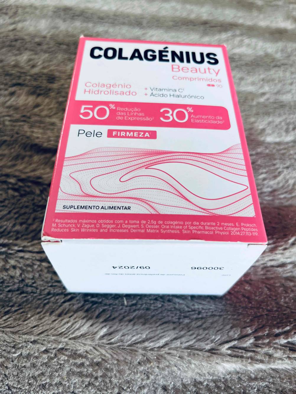 Hyaluron-Kollagen-Kapseln getestet: Nahaufnahme des Bodens einer Packung.