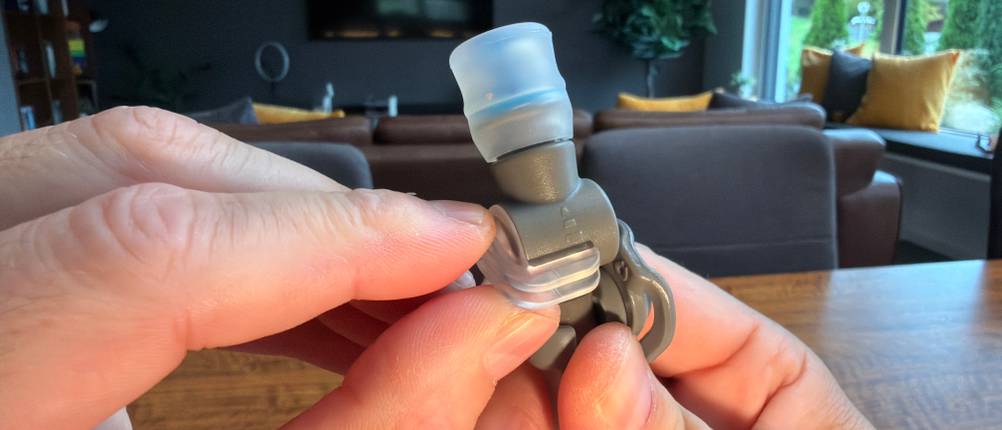 Der Durchfluss wird am Mundstück der HydraPak Contour 2L eingestellt