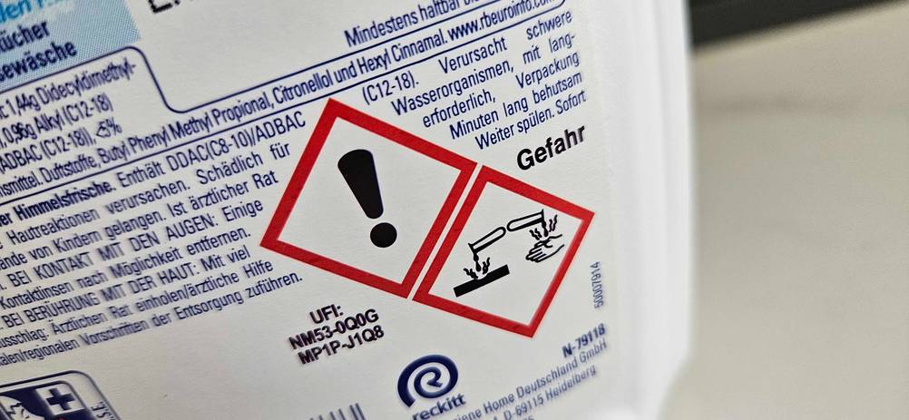 Hygienespüler getestet: Nahaufnahme der Infografiken auf der Rückseite der Verpackung.