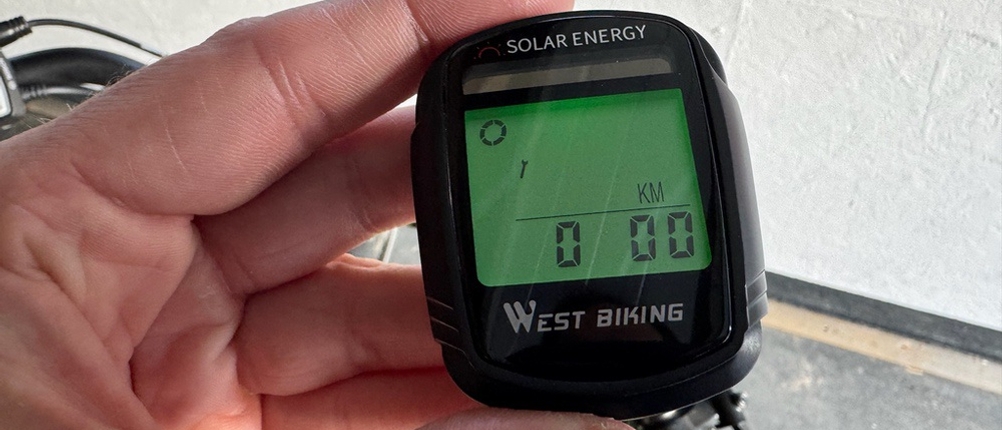 Das Licht im Display des Icocopro West Biking ist angeschaltet