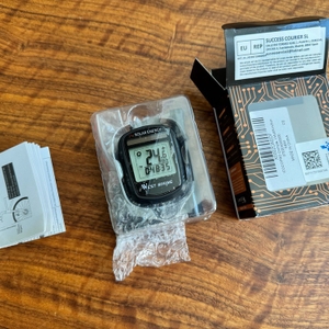 Der ausgepackte Icocopro West Biking liegt neben der Verpackung