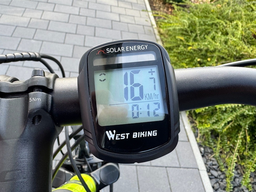 Das Display des Icocopro West Biking zeigt 16,7 km/h an