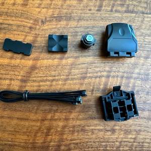 Der Lieferumfang des Icocopro West Biking liegt auf einem Tisch