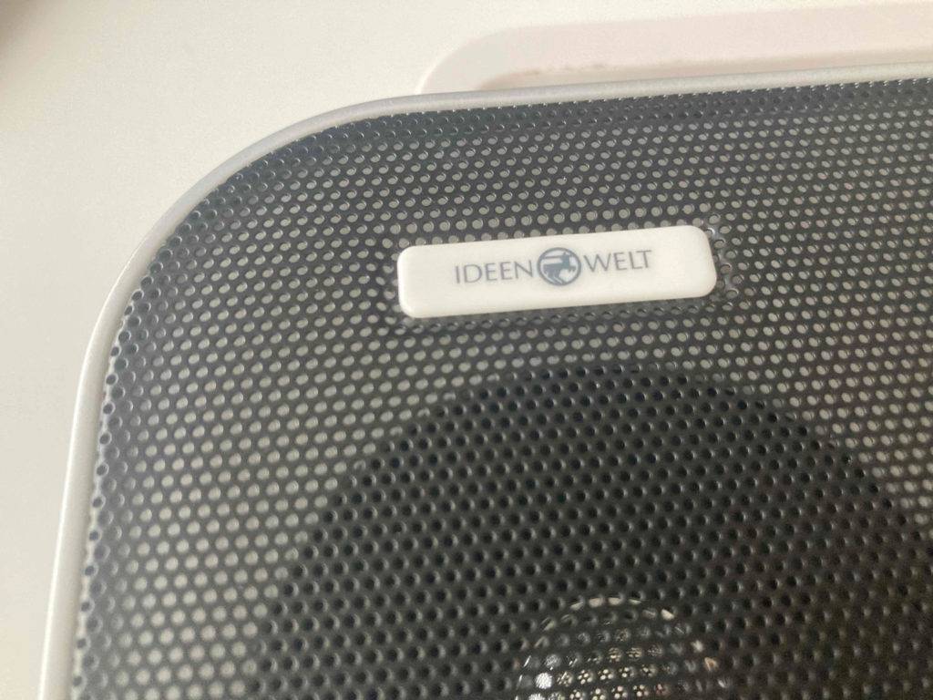 Detailansicht des Lautsprechers von einem Ideenwelt Kofferradio im Test.