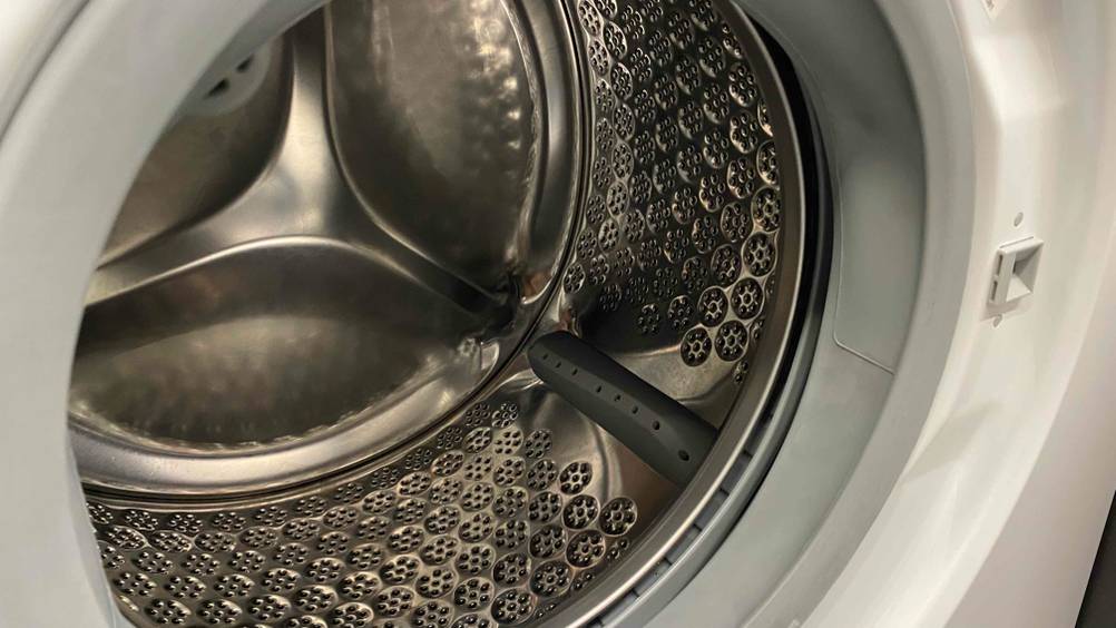 Einbauwaschmaschine im Test: Nahaufnahme des Inneren der Trommel.