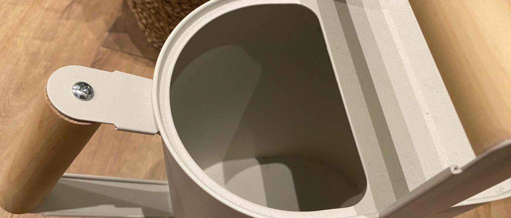 Die Öffnung der Gießkanne im Test ist zu sehen.