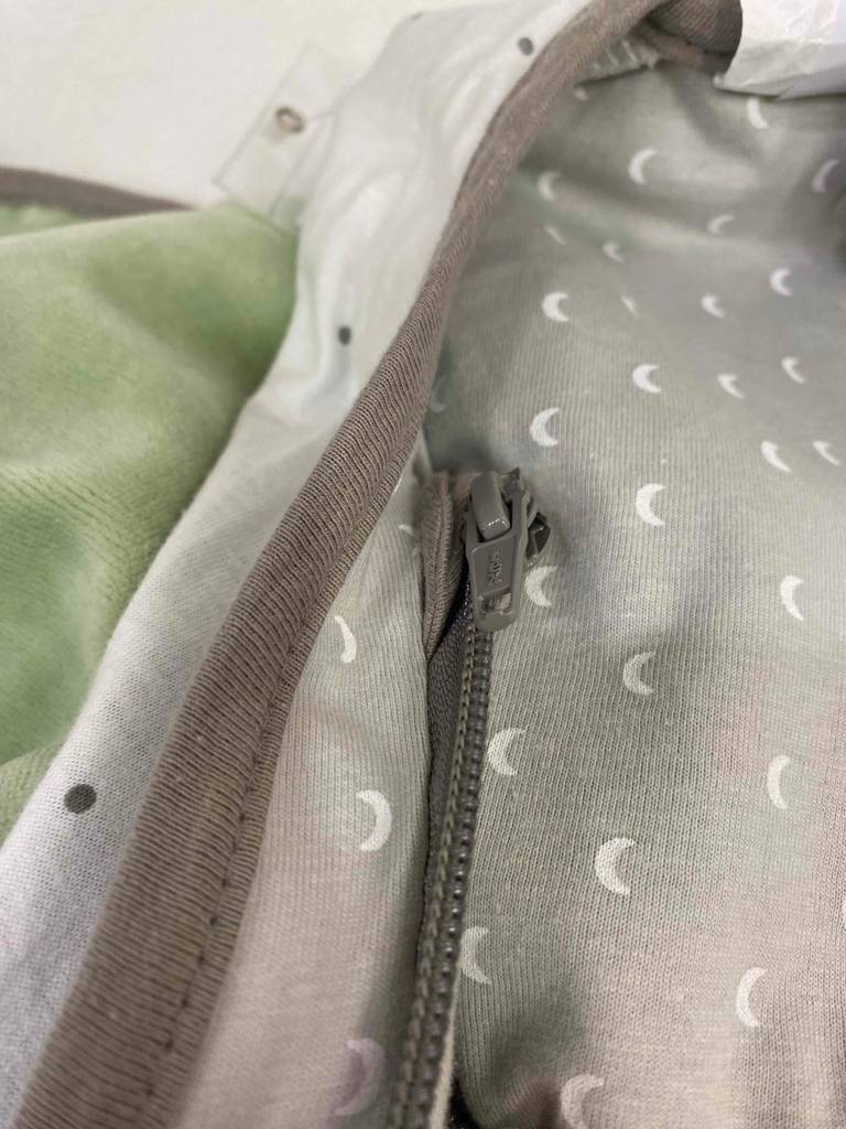 Babyschlafsack getestet: Nahaufnahme des Reisverschlusses.
