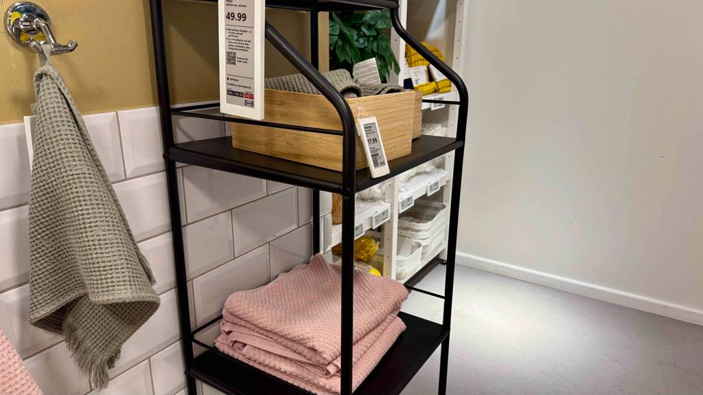 Nahansicht der Ecken eines Ikea-Regals im Test.
