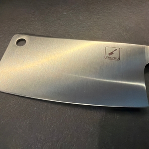 Die Klinge vom imarku-Küchenmesser in Nahaufnahme