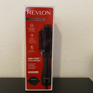 Die Vorderseite der Verpackung der Revlon Professional RVDR5222 Warmluftbürste.