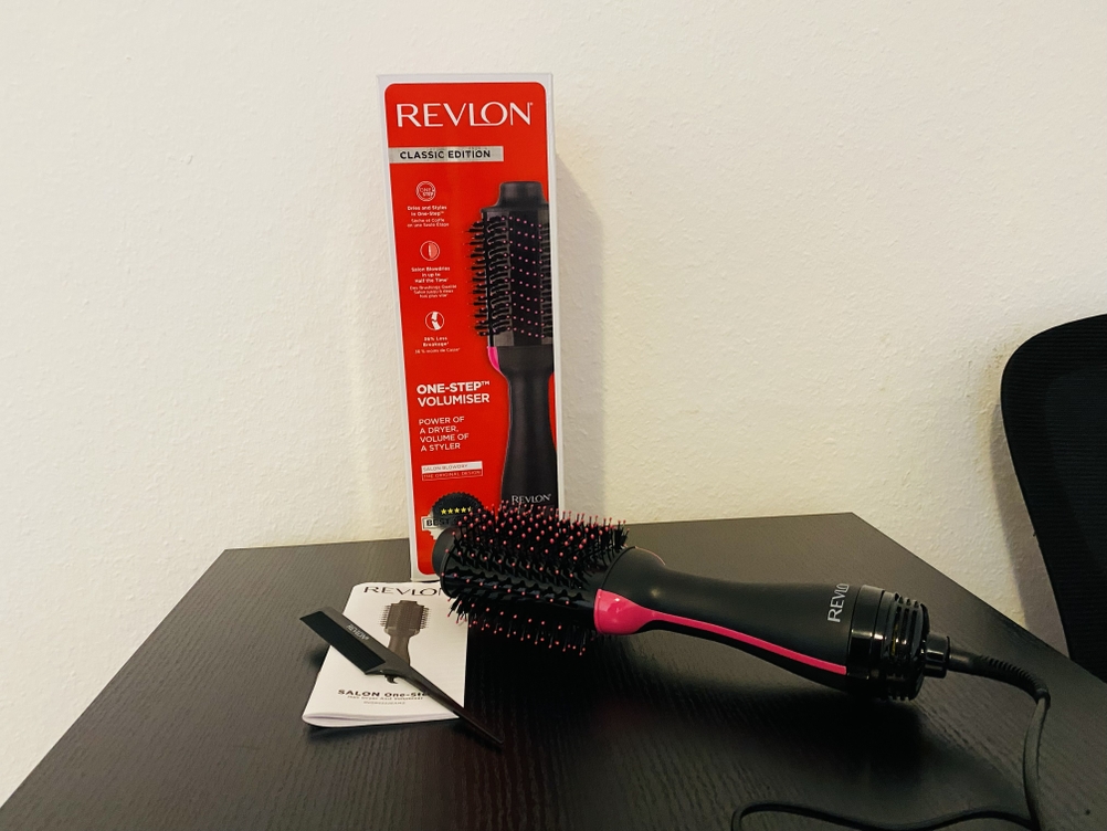 Die Verpackung der Revlon Professional RVDR5222 inklusive Inhalt.