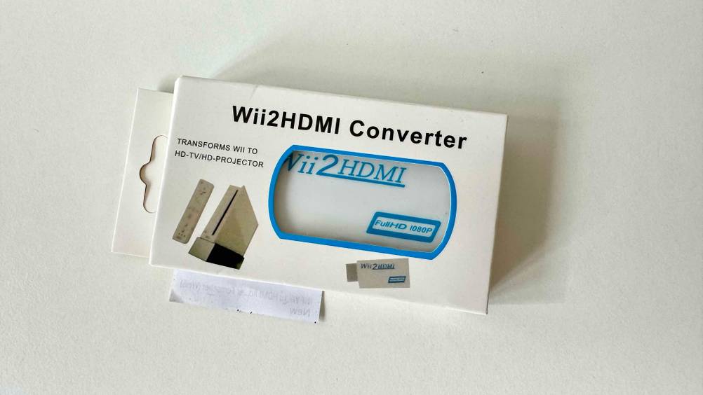 Wii-to-HDMI getestet: Produkt liegt auf hellem Untergrund.
