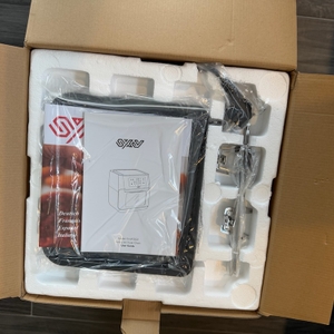 Geöffneter Karton der Innsky IS-AF002