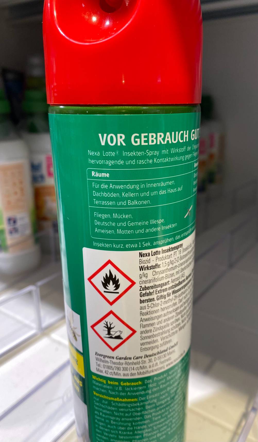 Insektenentferner-Test: Seitenansicht einer Dose mit Informationen zur Anwendung im Innenraum.