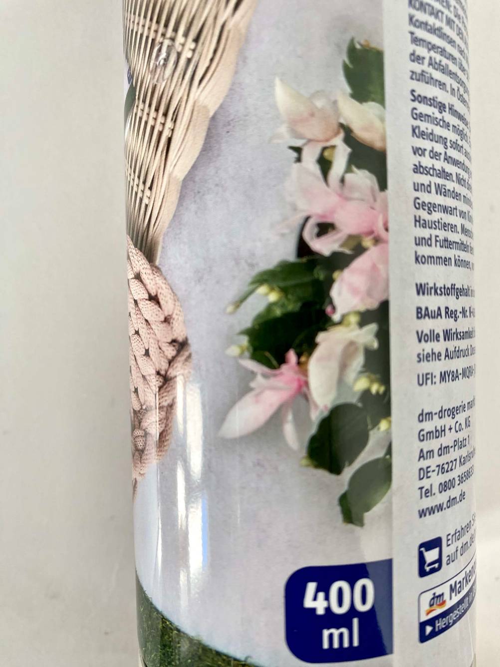 Insektenspray getestet: Nahaufnahme der Seite der Dose mit ml-Angaben.