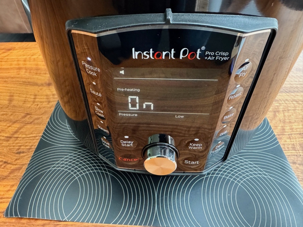 Das Display des Instant Pot Pro Crisp in Nahaufnahme