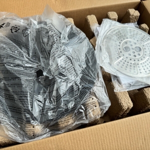 Der geöffnete Karton des Instant Pot Pro Crisp von oben