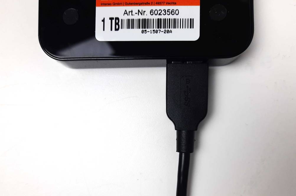 Nahaufnahme des USB-Anschlusses der getesteten Festplatte.