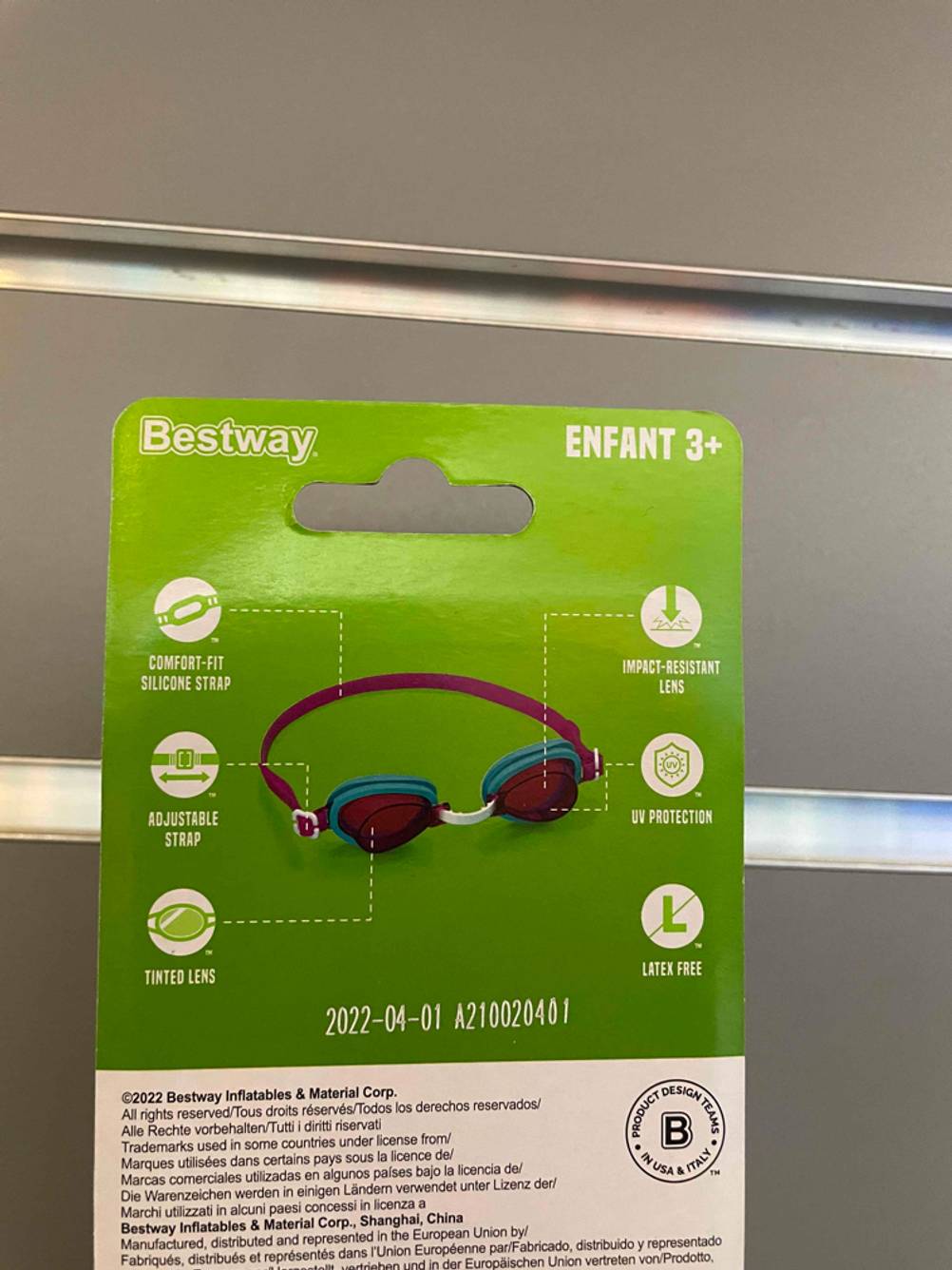 Schwimmbrille für Kinder getestet: Rückseite der Verpackung mit Inforgrafiken.