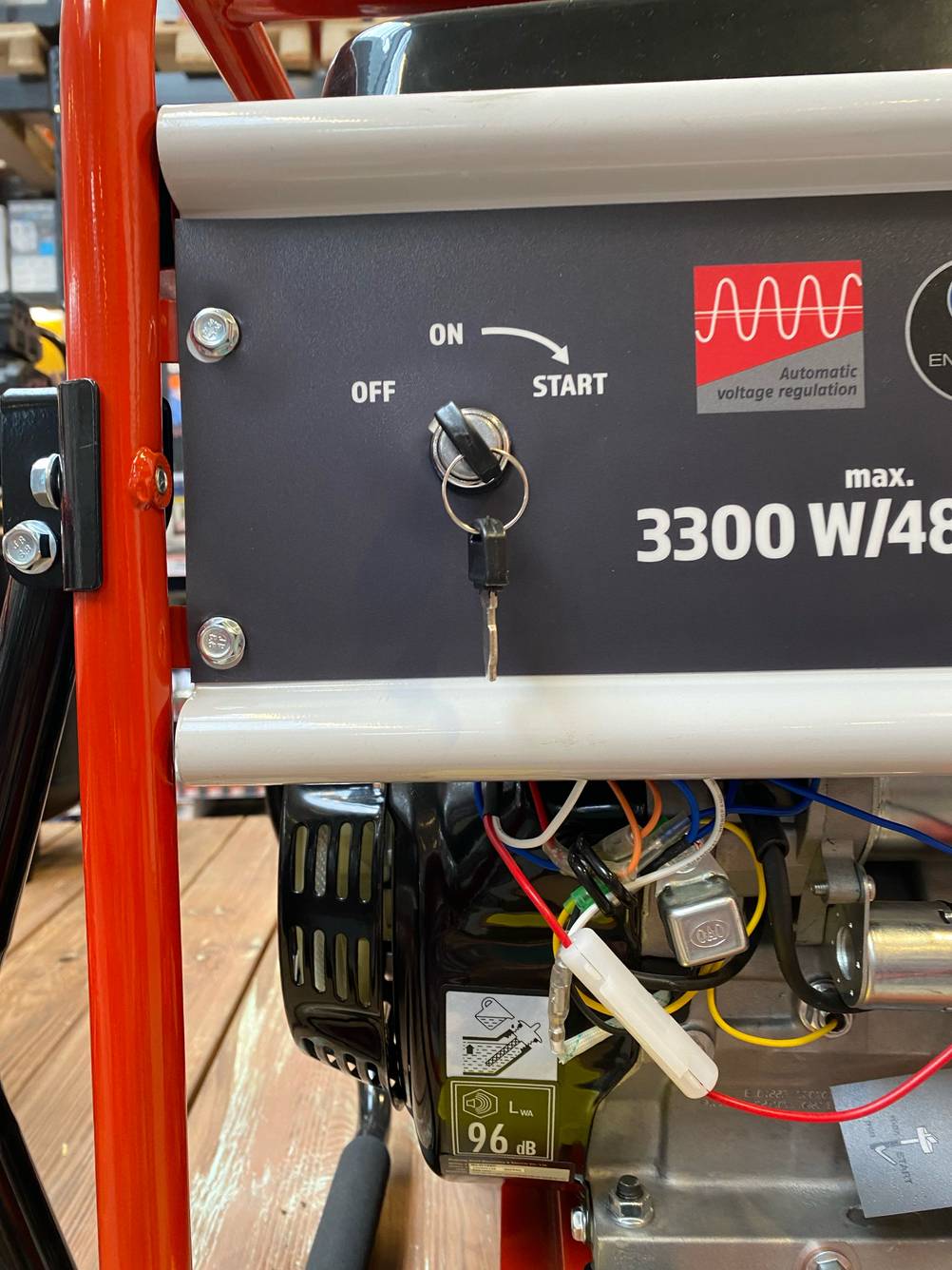 Detailaufnahme der Startmöglichkeit mit Schlüssel eines Inverter-Stromerzeugers.