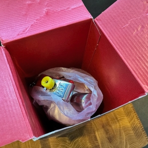 Geöffneter Karton des iSi 1603