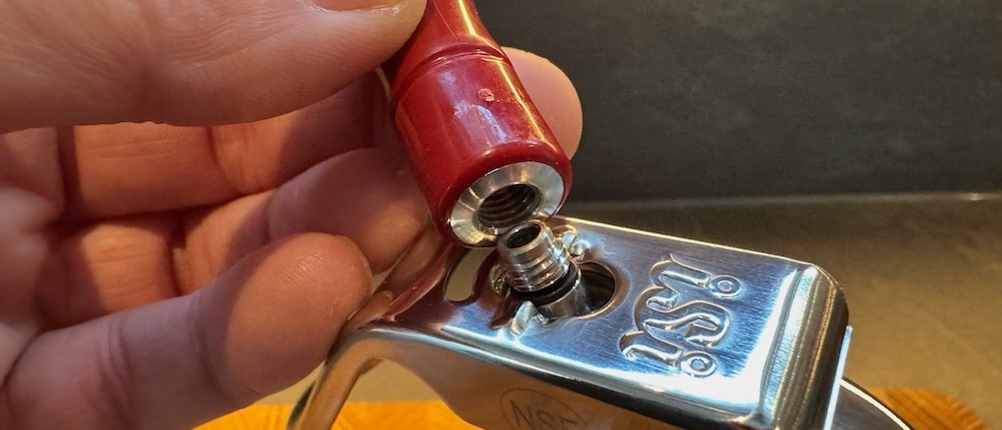 Aufsatz aufschrauben beim iSi 1603