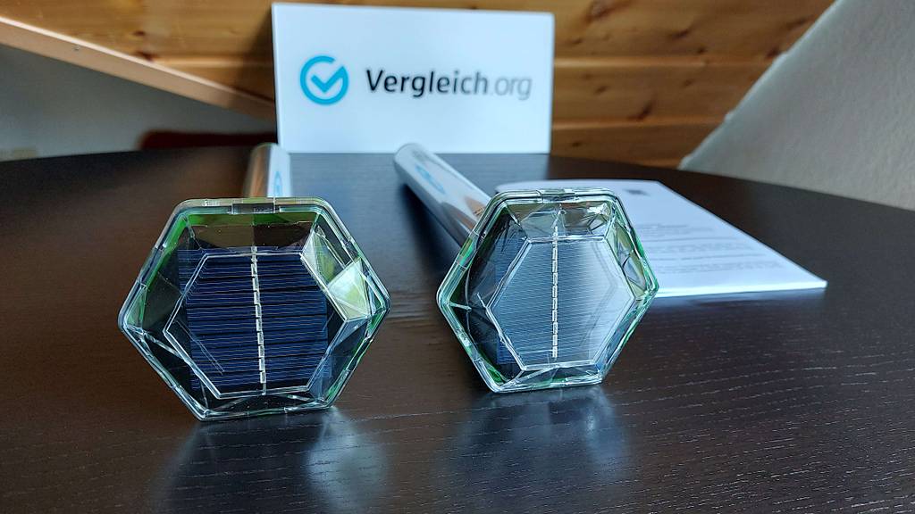 Closeup der Isotronic Maulwurfschrecks: Zu sehen sind die kleinen Solarpanels. 