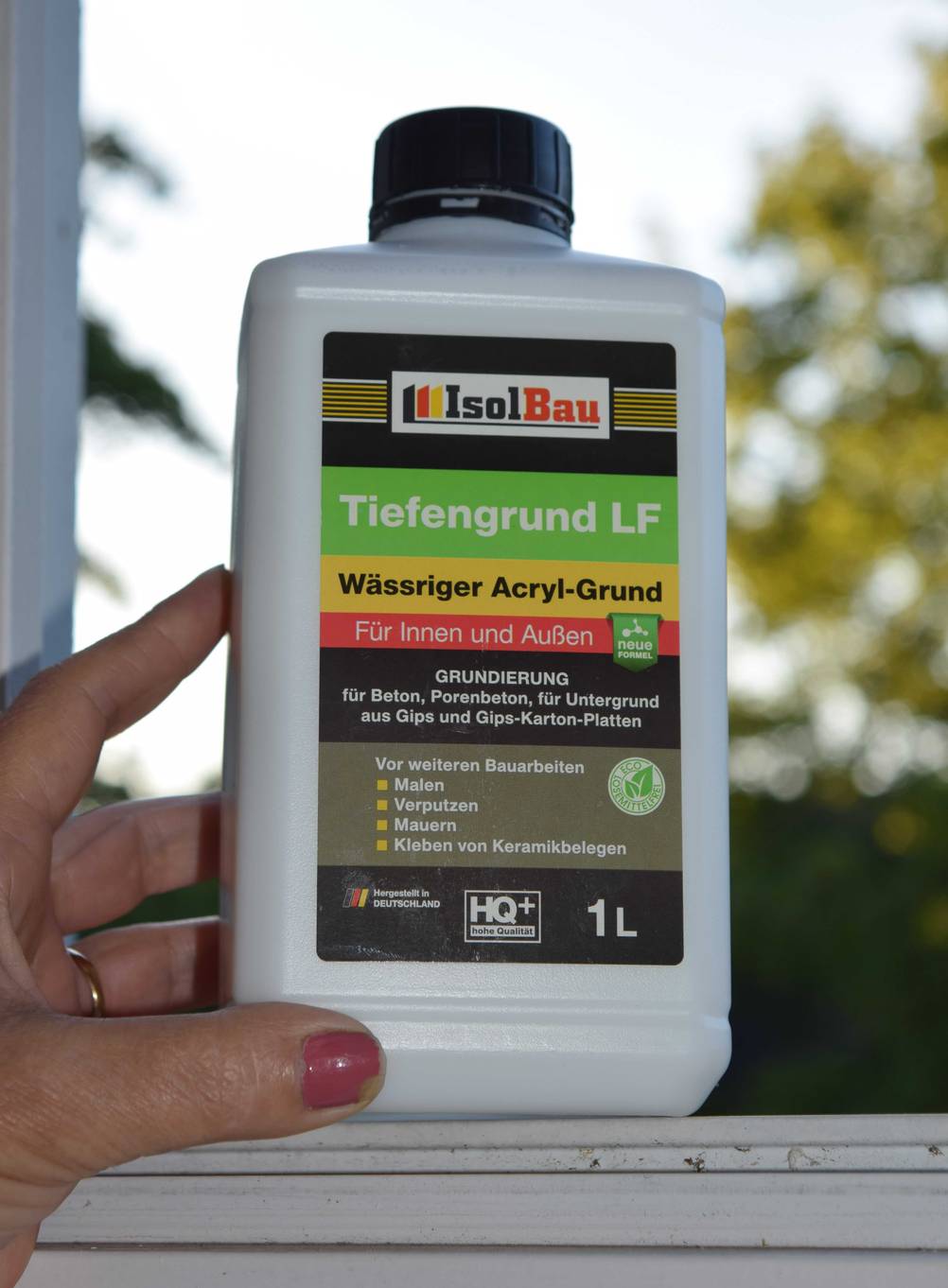 Isolbau-Tiefengrund Flasche von vorne.