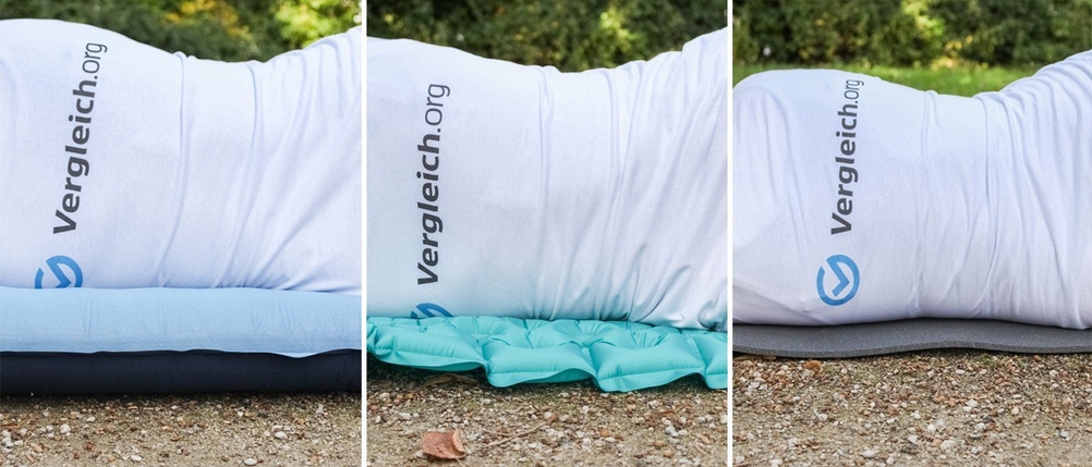 3 verschiedene Isomatten, auf denen eine Person mit einem vergleich.org-T-Shirt liegt