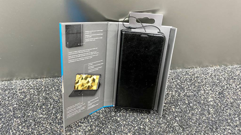 Samsung-Galaxy-S21-Hülle von Isy getestet: Verpackung ist geöffnet.