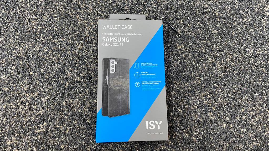 Samsung-Galaxy-S21-Hülle von Isy im Test: Verpackung liegt auf dem Boden.