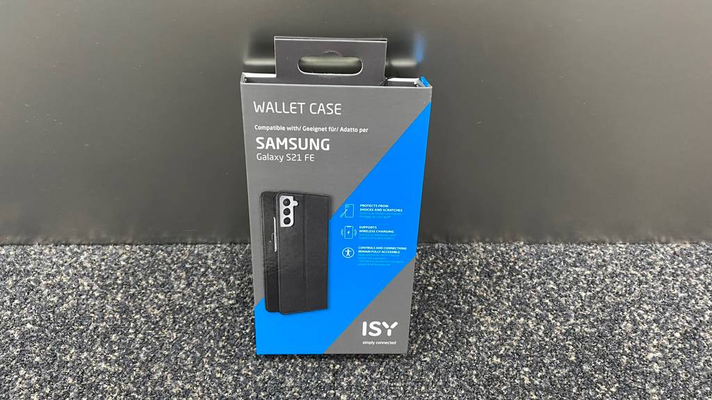 Getestete Samsung-Galaxy-S21-Hülle von Isy befindet sich in ihrer Verpackung.