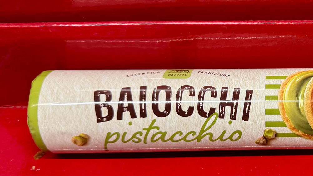 Italienische Kekse getestet: Nahaufnahme der Artikelbezeichnung auf der Packung.