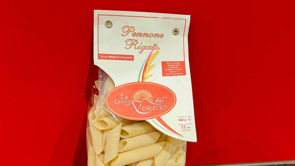 Italienische Pasta im Test: Nahaufnahme des Labels mit Logo und Artikelbezeichnung.