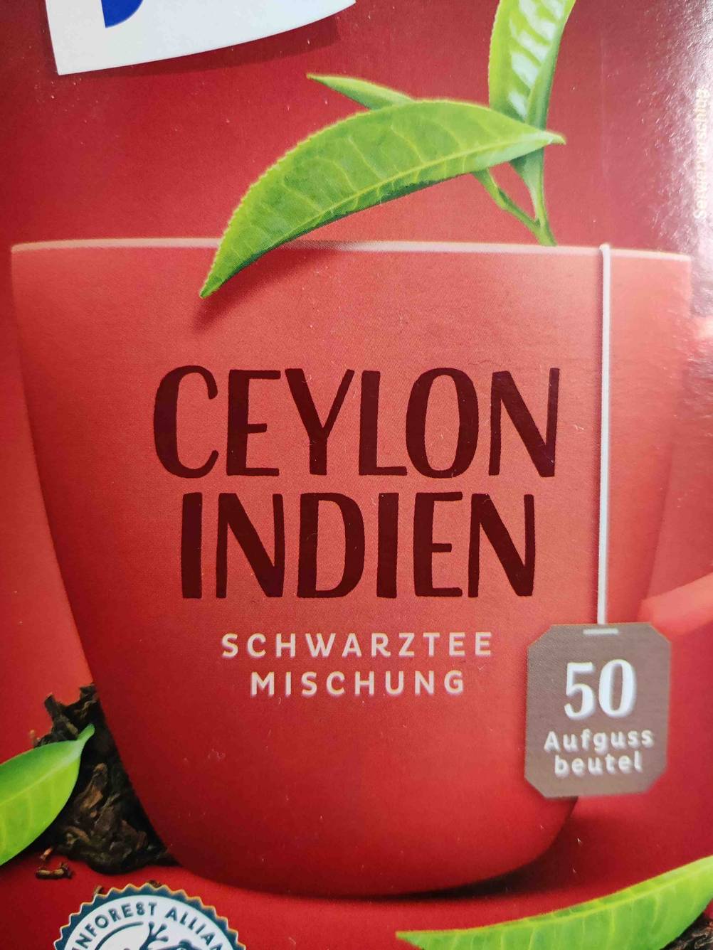 Detailaufnahme der Teetasse auf der Packung des getesteten Ceylon-Tees.