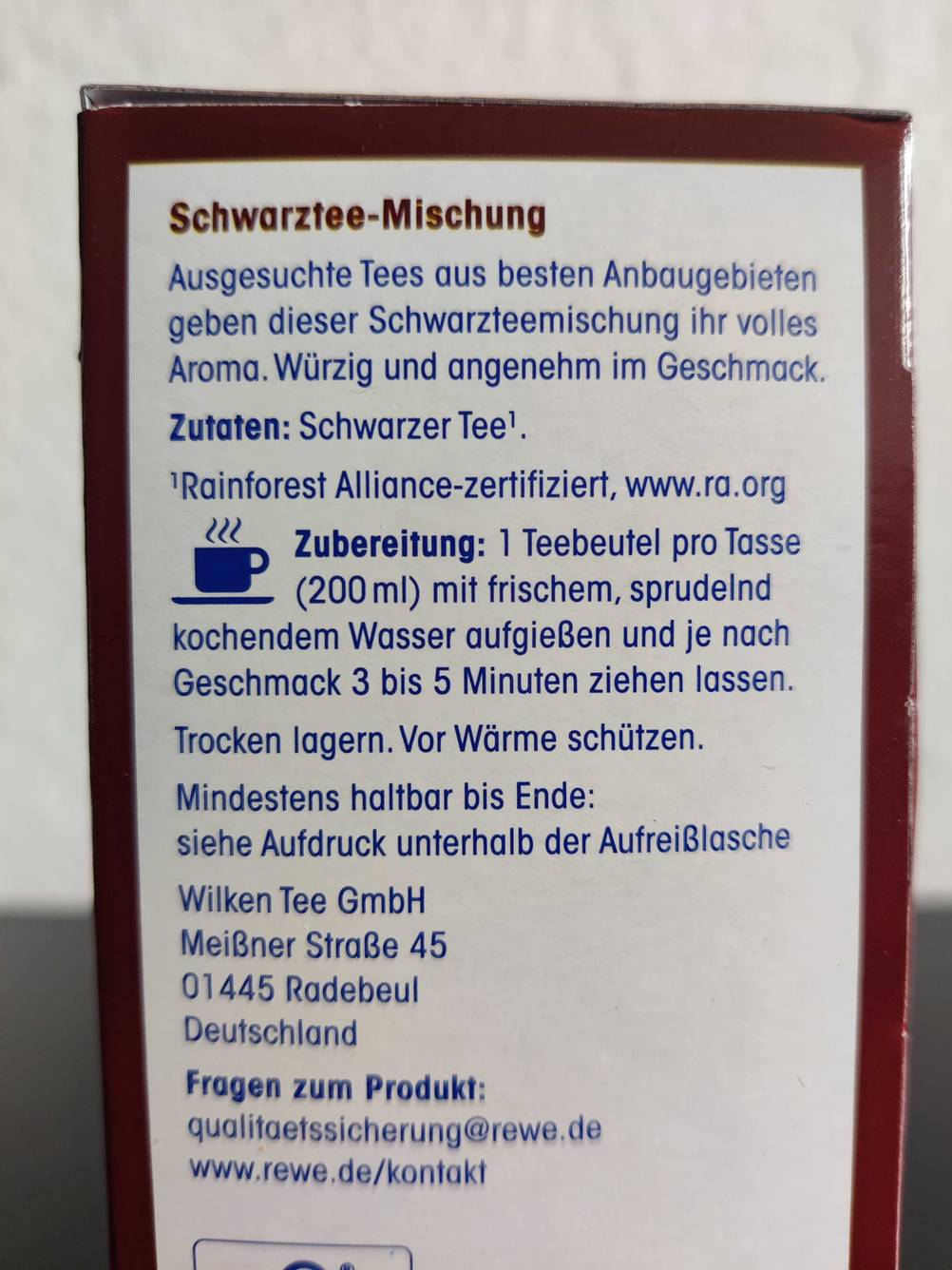 Im Test: Rückseite einer Packung Ceylon-Tee mit Zubereitungshinweisen.